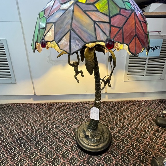 Stained Glass Tiffany style Table Lamp with Bronze Base